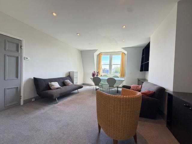 Whitehall Park, Archway N19, 1 bed flat to rent, £1,850 pcm | PrimeLocation