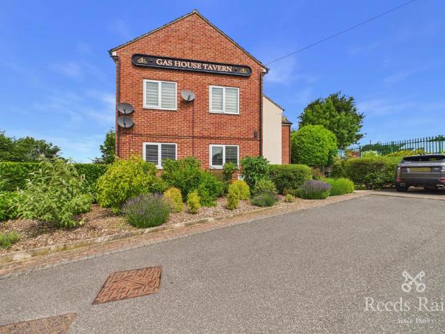 Whitehall Road, Bradford BD11 3 bed apartment to rent £1,175 pcm £271 pw