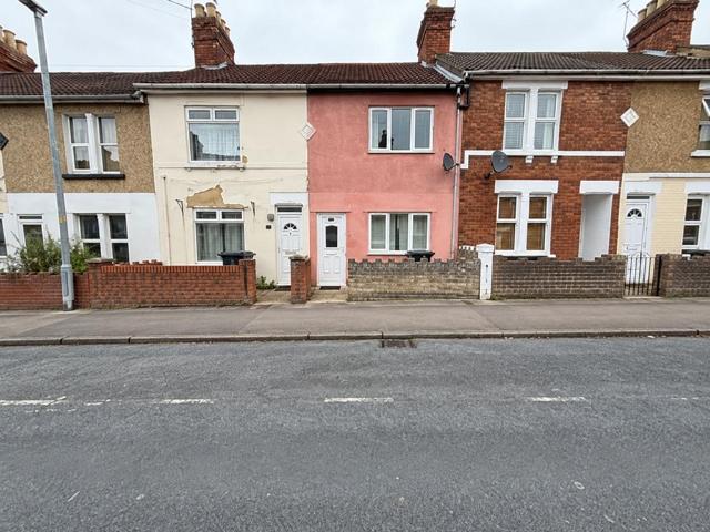 Whitehead Street, Swindon SN1 2 bed terraced house to rent £1,050 pcm £242 pw