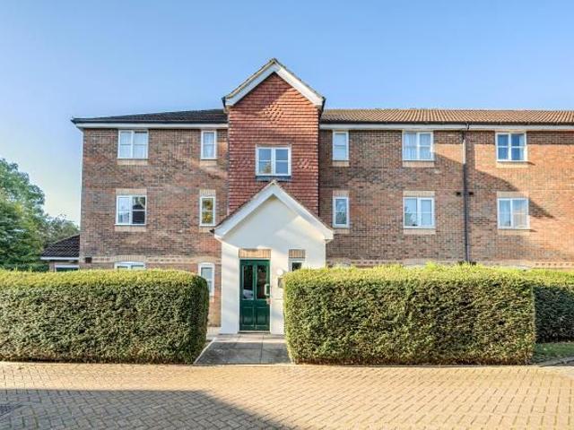 Whitehead Way, Aylesbury HP21, 2 bed flat to rent, £1,300 pcm | PrimeLocation