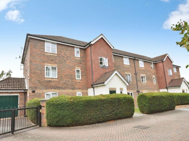 Whitehead Way, Aylesbury HP21, 2 bed flat to rent, £1,300 pcm | PrimeLocation