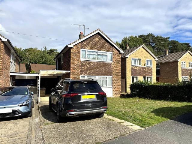 Whitehill Close, Camberley, Surrey, GU15 3 bed link detached house to rent £1,750 pcm £404 pw