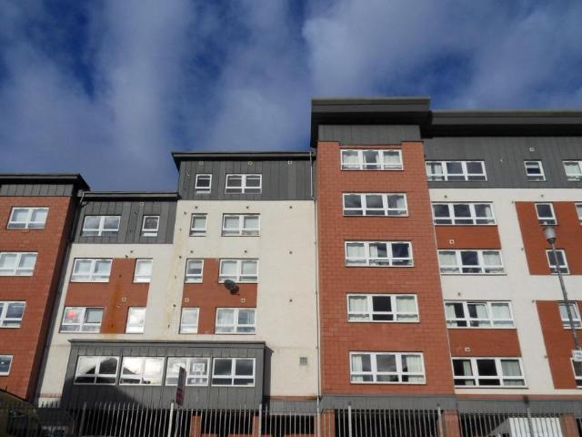 Whitehill Place, Dennistoun, Glasgow. 2 bed flat to rent £1,195 pcm £276 pw