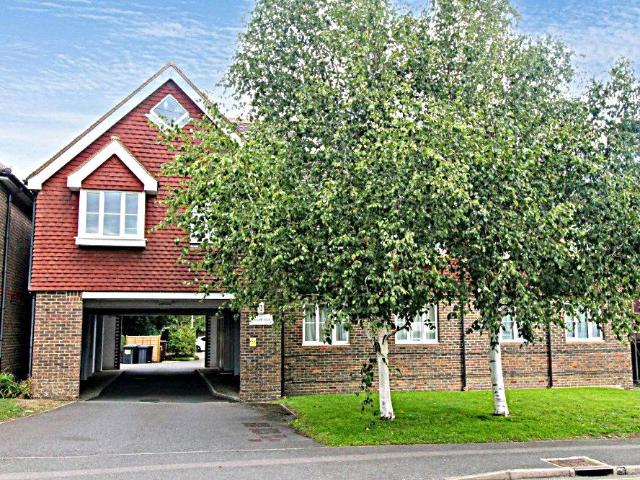 Whitehill Road, Crowborough, East Sussex TN6, 1 bed flat to rent, £900 pcm | PrimeLocation