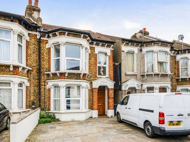 Whitehorse Lane, London SE25, 2 bed property to rent, £1,700 pcm | PrimeLocation