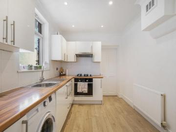 Whitehorse Road, Croydon, CR0 3 bed terraced house to rent £2,400 pcm £554 pw