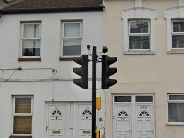 Whitehorse Road, Croydon CR0, 2 bed flat to rent, £1,900 pcm | PrimeLocation