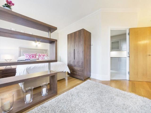 Whitehouse Apartments, London SE1 Studio to rent £2,350 pcm £542 pw