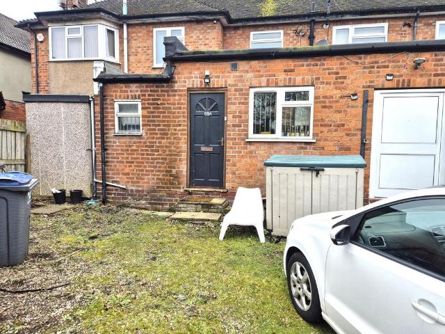 Whitehouse Common Road, Sutton. 1 bed maisonette to rent £850 pcm £196 pw