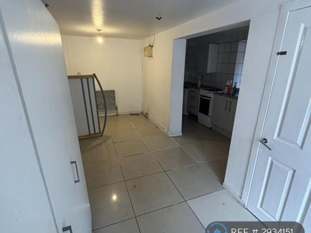 Whitehouse, Purfleet, RM19 Studio to rent £975 pcm £225 pw