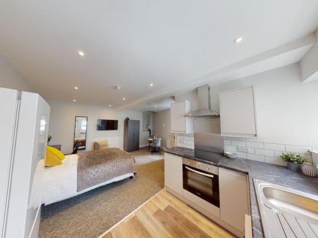 Whiteladies Road, Bristol BS8 Studio to rent £1,668 pcm £385 pw