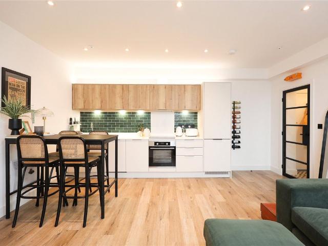 Whiteladies Road, Bristol, Somerset BS8, 1 bed flat to rent, £1,500 pcm | PrimeLocation