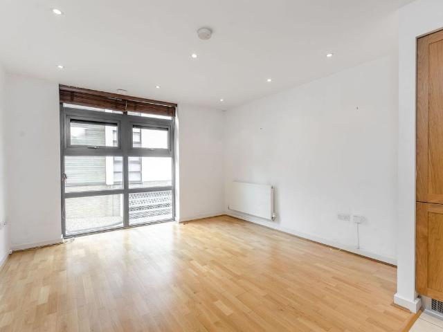 Whitelands Crescent, Southfields, London SW18, 1 bed flat to rent, £2,150 pcm | PrimeLocation