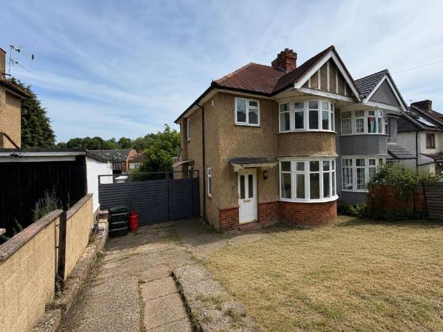 Whitelands Road, High Wycombe Flat to rent £2,500 pcm £577 pw
