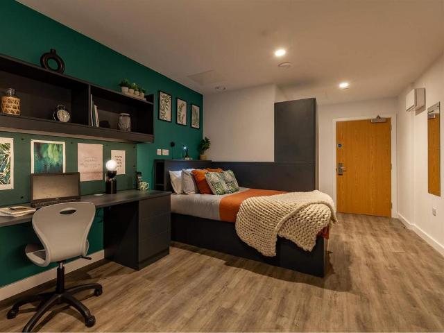 Whitelock Street, Leeds LS7 Studio to rent £992 pcm £229 pw