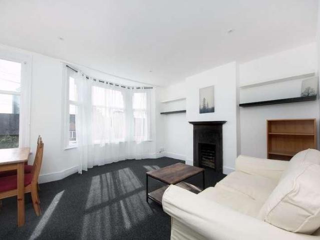 Whitestile Road, TW8