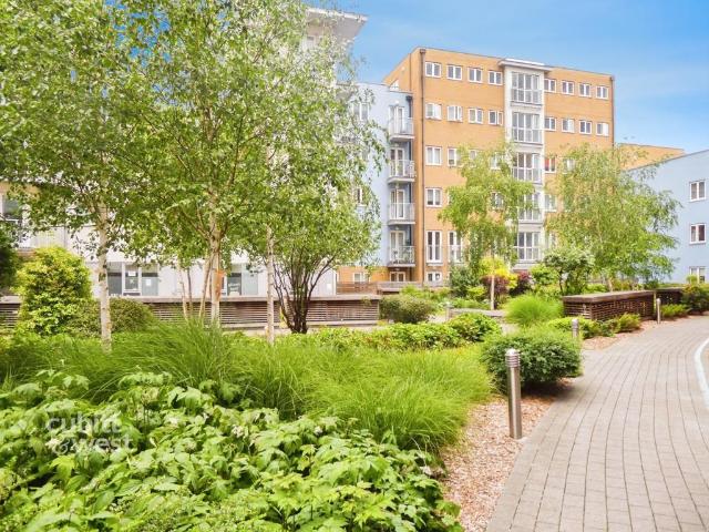 Whitestone Way, Croydon CR0 2 bed apartment to rent £1,750 pcm £404 pw
