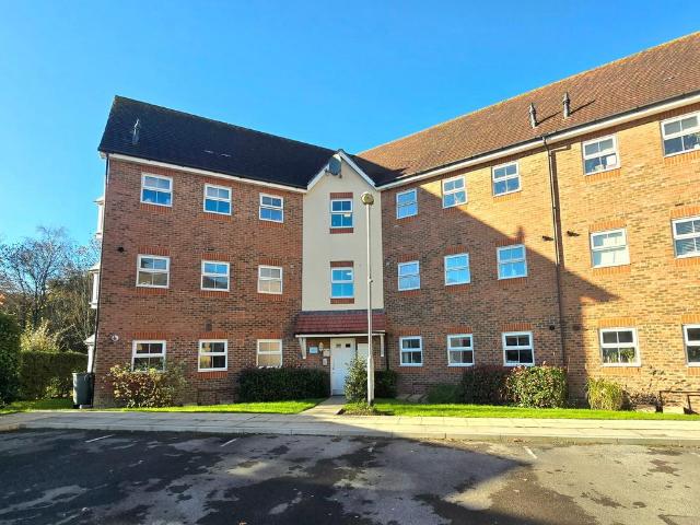 Whites Way, Hedge End 2 bed flat to rent £1,200 pcm £277 pw