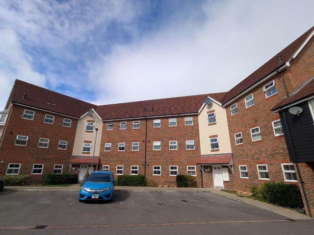 Whites Way, Hedge End SO30, 2 bed flat to rent, £1,200 pcm | PrimeLocation