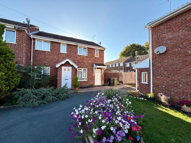 Whitewood Close, Worcester WR5, 2 bed end terrace house to rent, £1,050 pcm | PrimeLocation