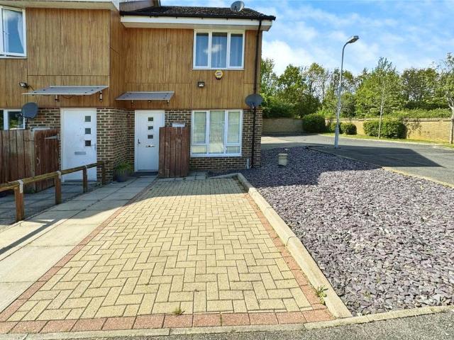 Whiting Crescent, Kent ME13 2 bed end of terrace house to rent £1,375 pcm £317 pw