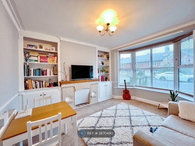 Whitley Road, Eastbourne BN22, 2 bed flat to rent, £1,350 pcm | PrimeLocation