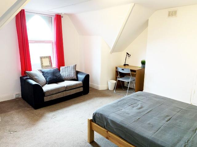 Whitley Street, Reading RG2, 1 bed flat to rent, £725 pcm | PrimeLocation