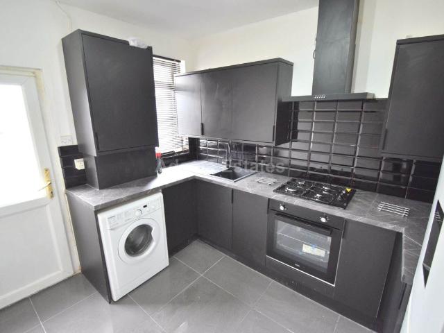 Whitley Street, Reading RG2, 3 bed flat to rent, £1,950 pcm | PrimeLocation