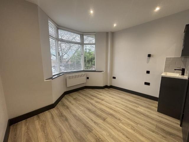 Whitley Wood Road, Reading RG2, Studio to rent, £650 pcm | PrimeLocation