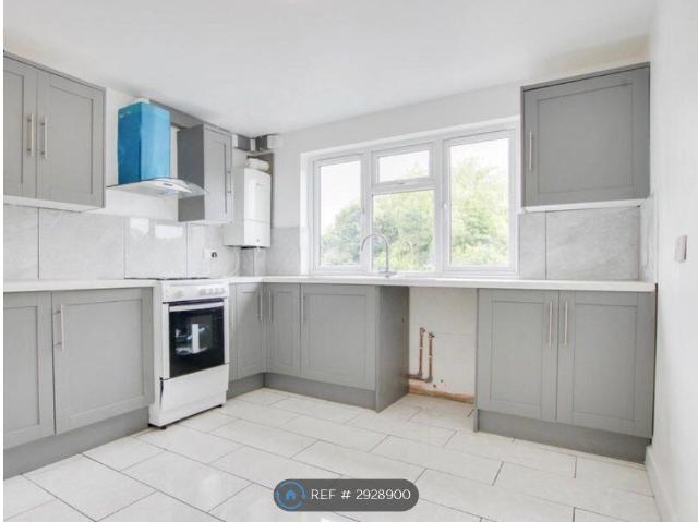 Whitmore Way, Basildon SS14, 3 bed maisonette to rent, £1,675 pcm | PrimeLocation