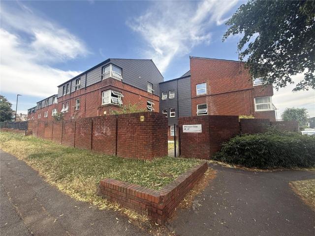 Whitmore Close, London, N11 2 bed apartment to rent £1,800 pcm £415 pw