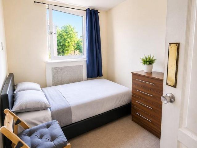 Whitnell Way, London SW15 1 bed in a house share to rent £790 pcm £182 pw