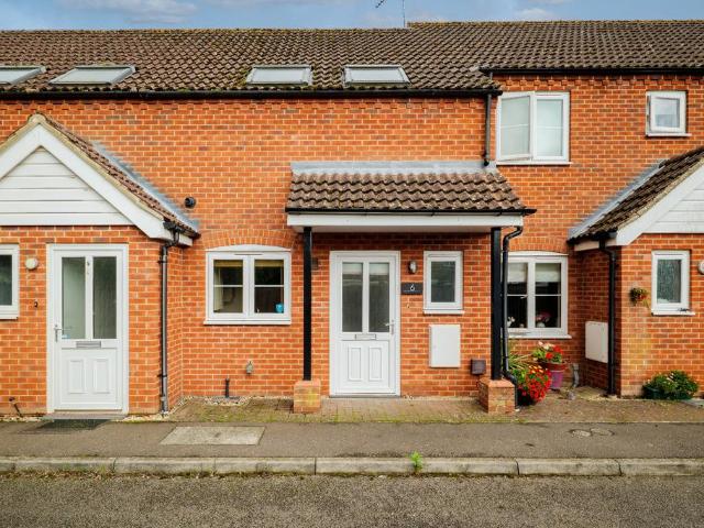 Whitsands Mews, Swffham 2 bed terraced house to rent £1,000 pcm £231 pw