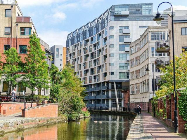 Whitworth Street West, Manchester. 2 bed apartment to rent £1,250 pcm £288 pw