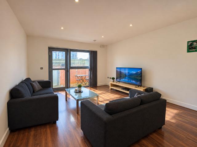 Whitworth Street West, Manchester, M1 2 bed apartment to rent £1,400 pcm £323 pw