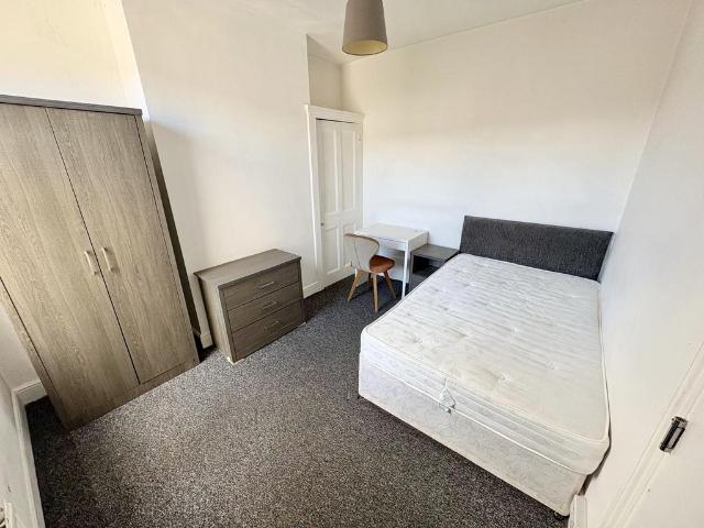 Whitworth Road, NORTHAMPTON 1 bed flat to rent £575 pcm £133 pw