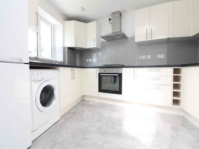 Whitton Avenue East, Greenford