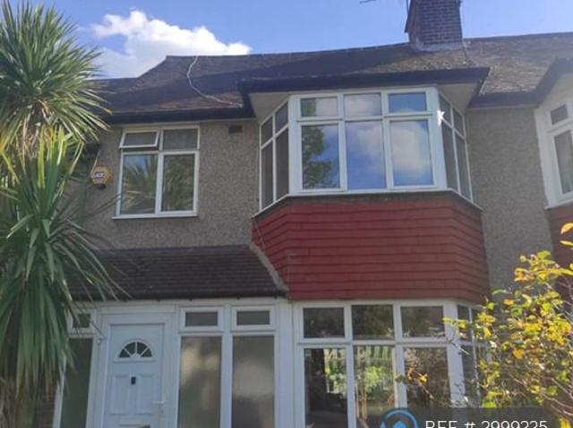 Whitton Avenue East, Greenford, UB6 4 bed terraced house to rent £2,900 pcm £669 pw