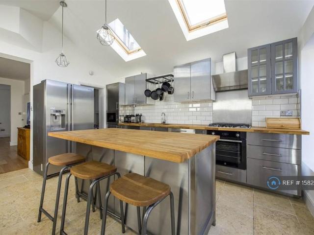 Whitton Dene, Isleworth, TW7 1 bed in a house share to rent £945 pcm £218 pw
