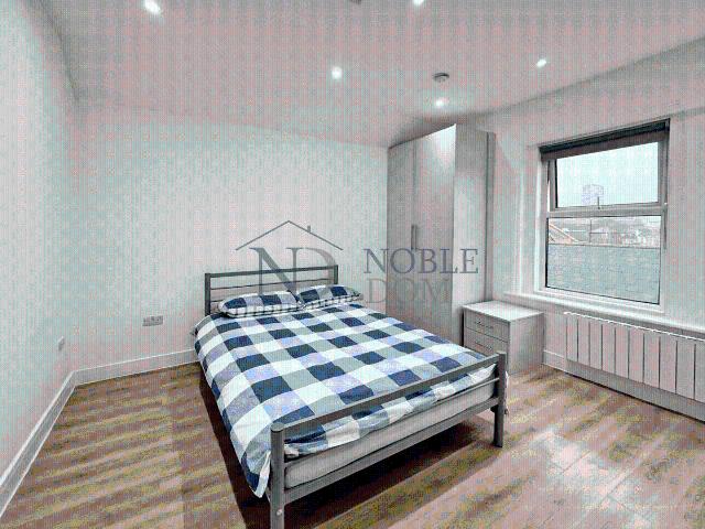 Whitton Road, Hounslow TW3, Studio to rent, £1,200 pcm | PrimeLocation