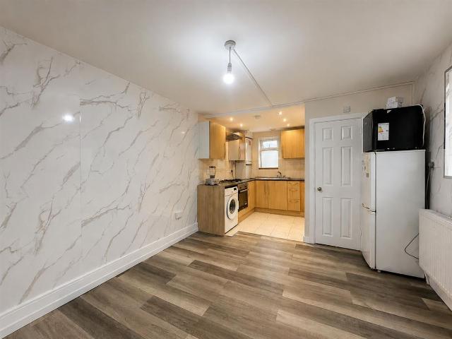 Whitton Road, Hounslow TW3, Studio to rent, £925 pcm | PrimeLocation