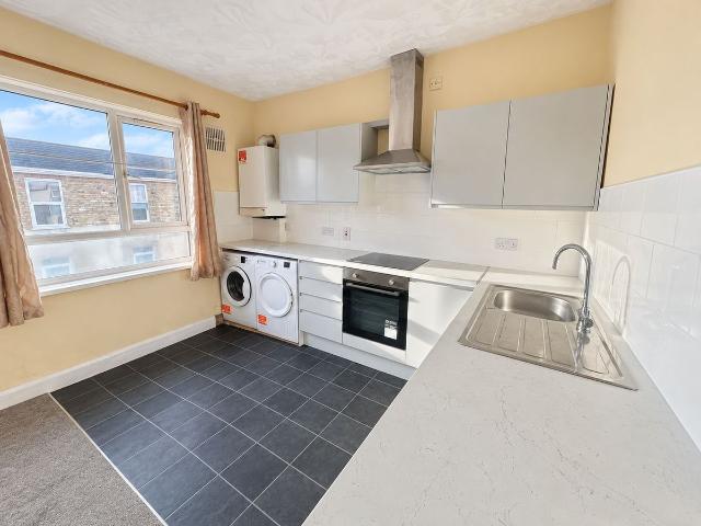 Whitton Road, Hounslow TW3, 2 bed flat to rent, £1,400 pcm | PrimeLocation