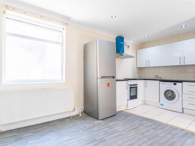 Whitton Road, Hounslow, TW3 2DD