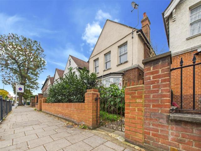Whitton Road, Twickenham 3 bed maisonette to rent £2,400 pcm £554 pw