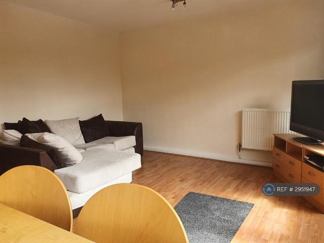 Whitton Walk, London, E3 3 bed maisonette to rent £2,750 pcm £635 pw