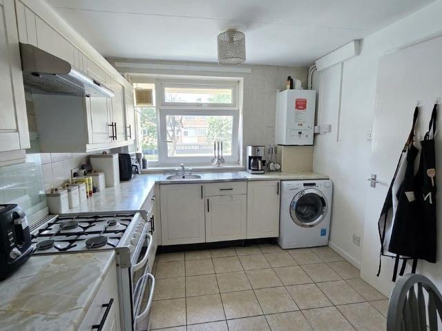 Whitton Walk, London E3, 3 bed maisonette to rent, £2,895 pcm | PrimeLocation