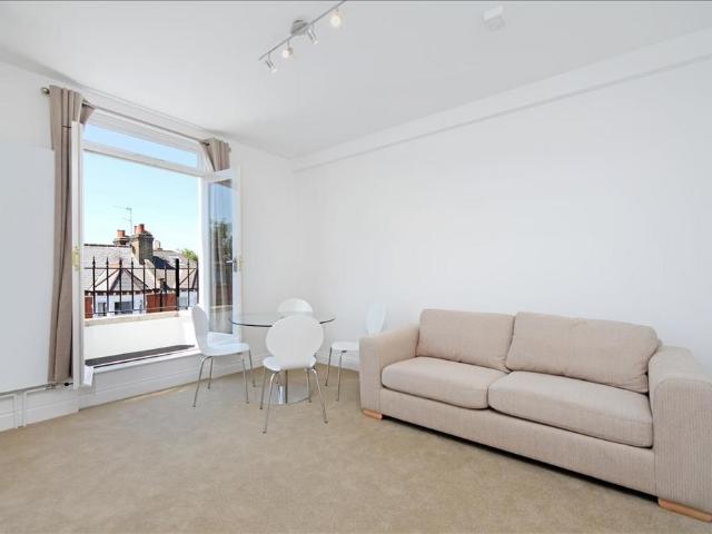 Whittingstall Road, London, SW6 1 bed flat to rent £2,167 pcm £500 pw