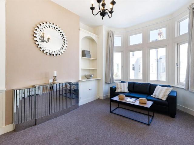 Whittingstall Road, London, SW6 1 bed flat to rent £2,200 pcm £508 pw