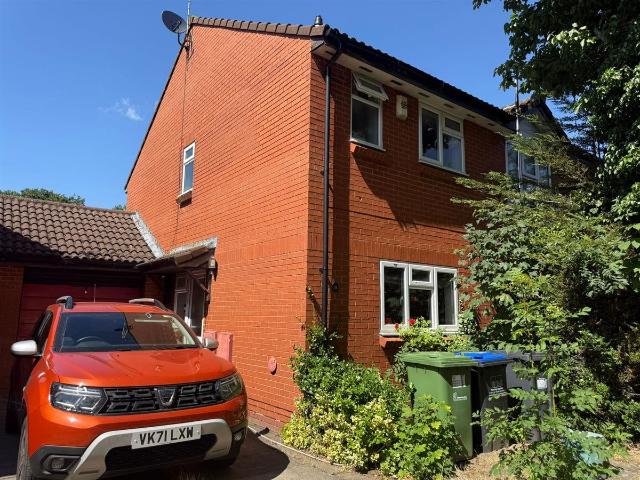 Whittington Close, Warwick CV34, 2 bed property to rent, £1,200 pcm | PrimeLocation