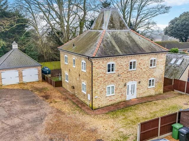 Whittington Hill, Whittington 4 bed detached house to rent £1,500 pcm £346 pw